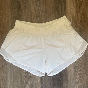 Lululemon Womens Hotty Hot 4” White Short size 10 low rise